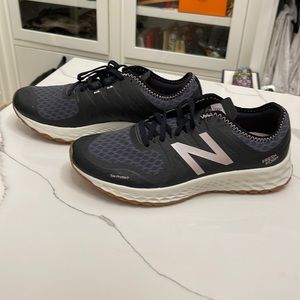 New Balance tennis shoes
